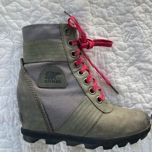 Sorel Lexie wedge bootie